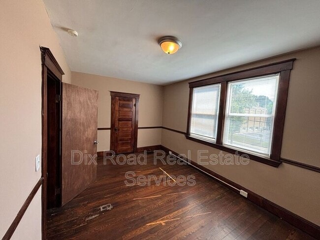 Building Photo - 11169 Maple St
