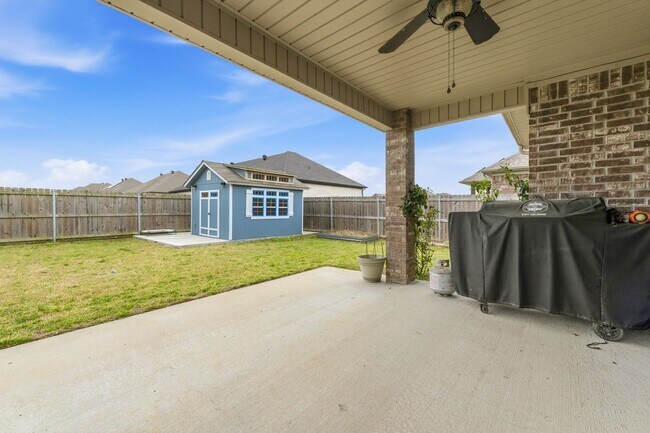 Building Photo - Mins from LRAFB with Solar panels