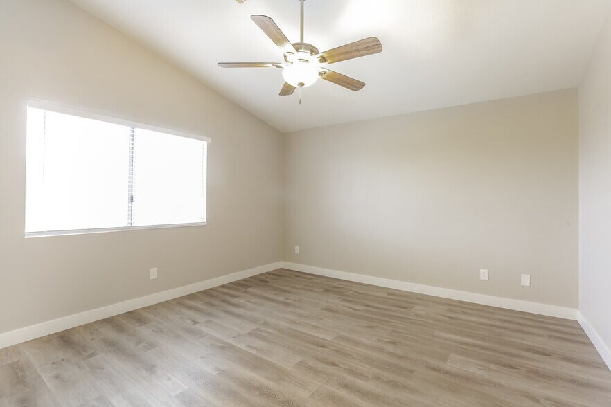 Building Photo - 2446 Cliffwood Dr