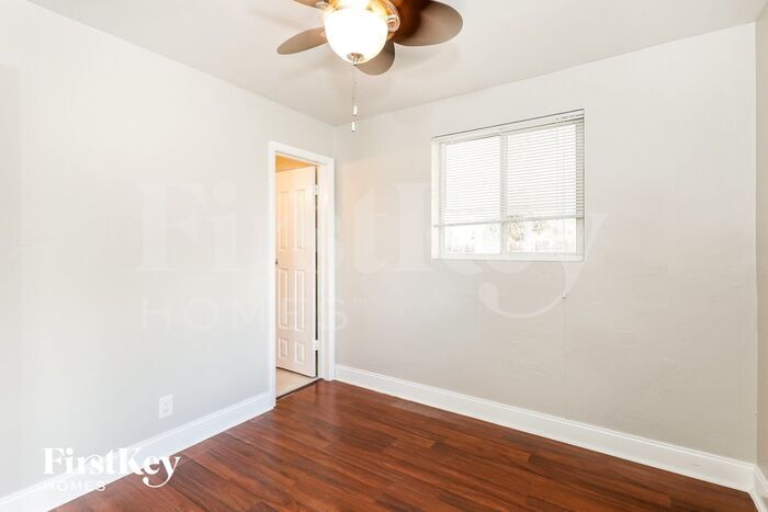 Building Photo - 3763 SW 17th St