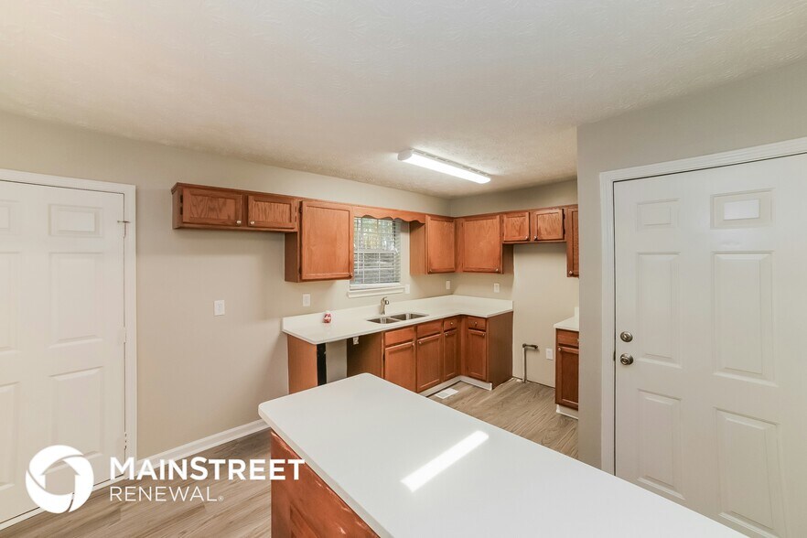 Building Photo - 3145 Medina Dr