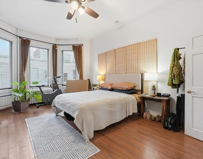 Building Photo - 207 19th St