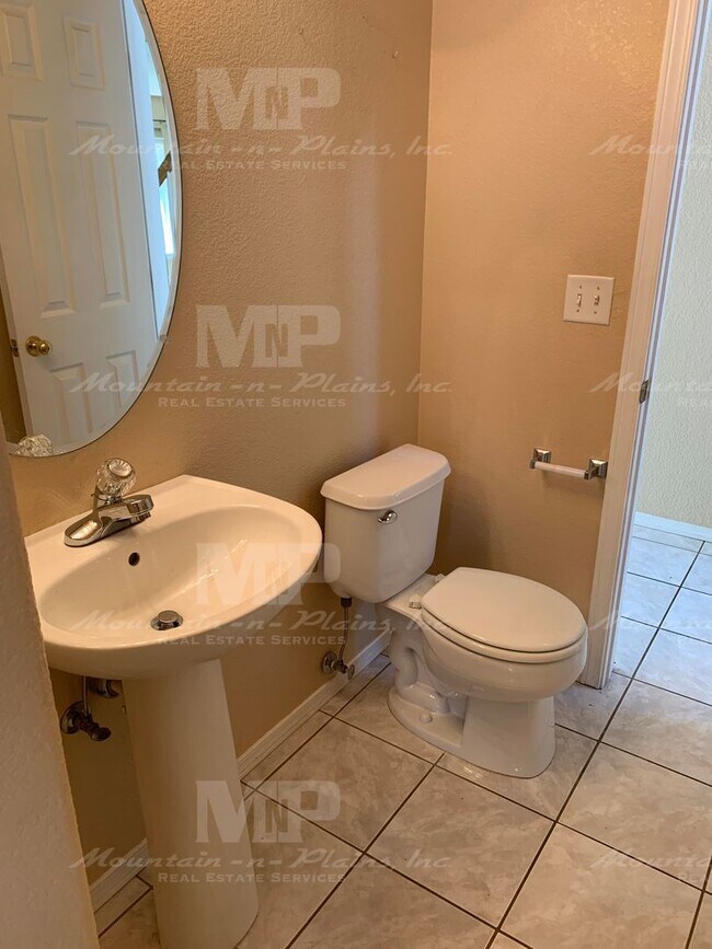 Building Photo - 714 Bentley Pl