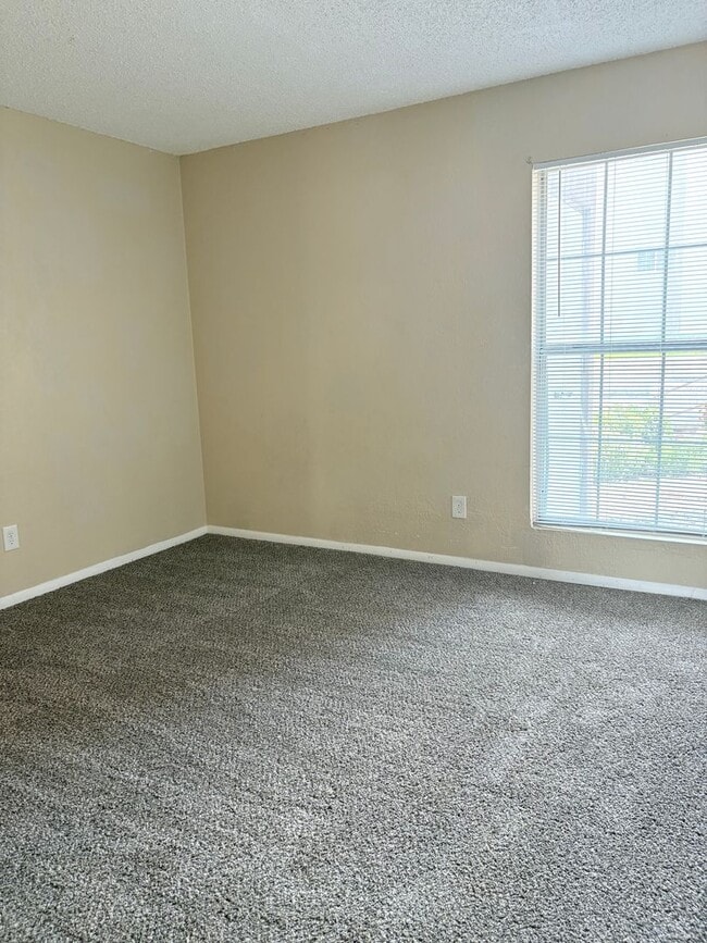 Building Photo - 3510 Parkmoor Village Dr