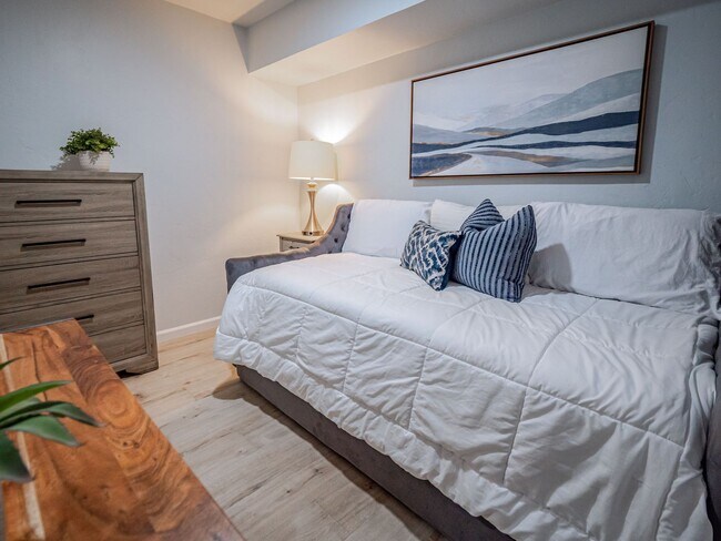 Building Photo - Fully Furnished Minutes from the Beach Newly Remodeled 2 Bedroom Move in Ready!