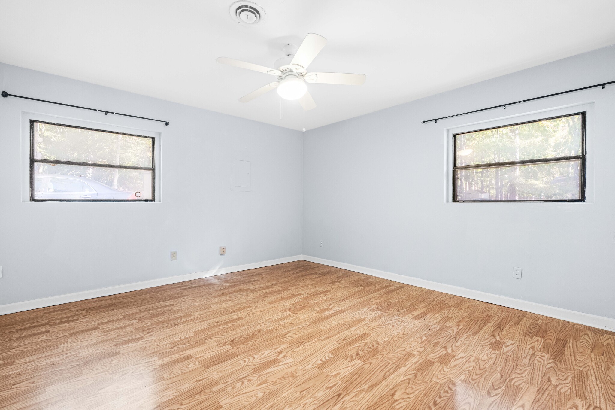 Building Photo - 300 Barclay Rd