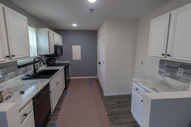 Building Photo - 3411 Crossings Dr