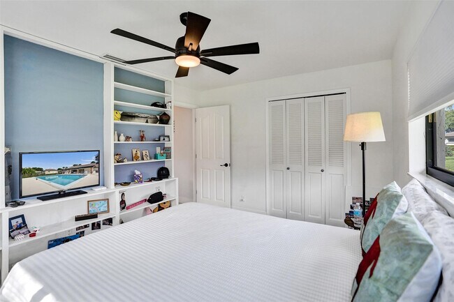 Building Photo - 4840 Greentree Ln