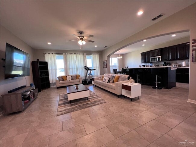 Building Photo - 40 Ensenada Ave