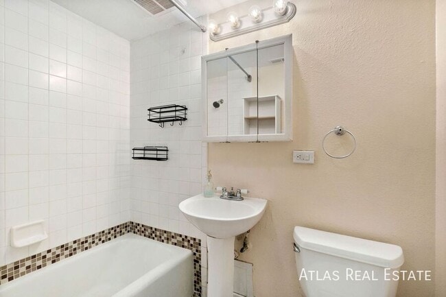 Building Photo - 1408 Julian St