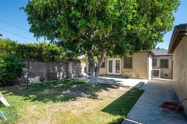 Building Photo - 1641 N Catalina St