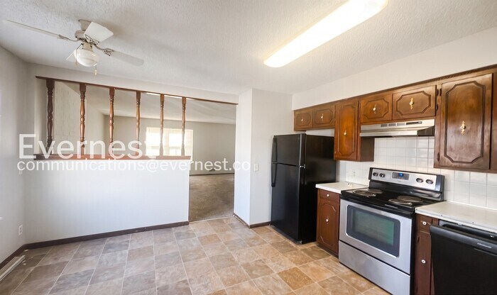 Building Photo - 2356 S Crysler Ave