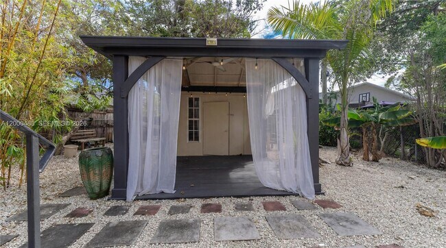 Building Photo - 3522 SW 25th St