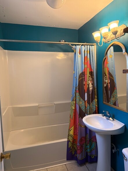 Bathroom - 2580 Deming Ave