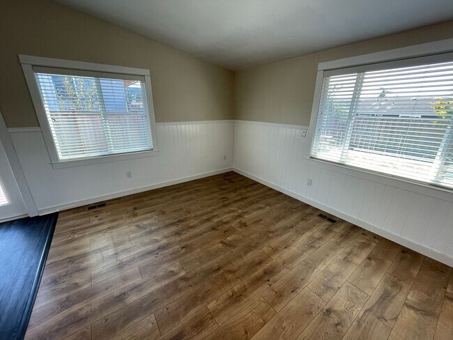 Building Photo - 5311 Kingsway