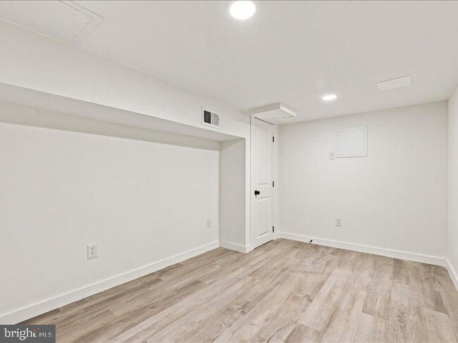 Building Photo - 2428 E Huntingdon St