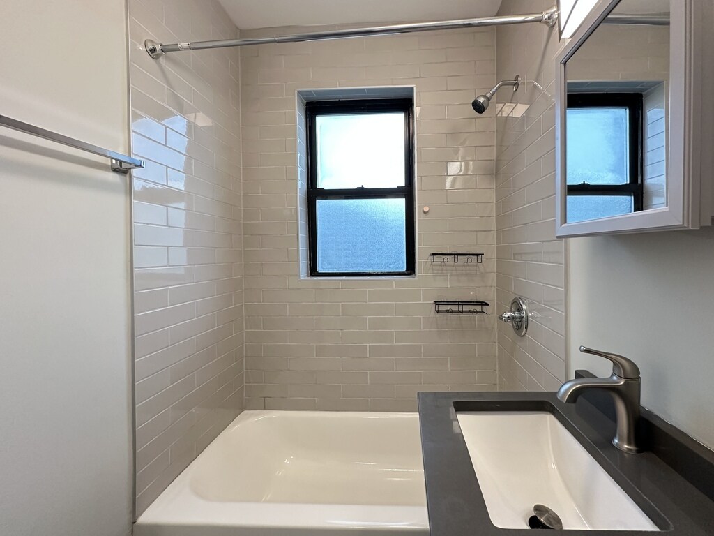 Building Photo - 4349 N Damen Ave