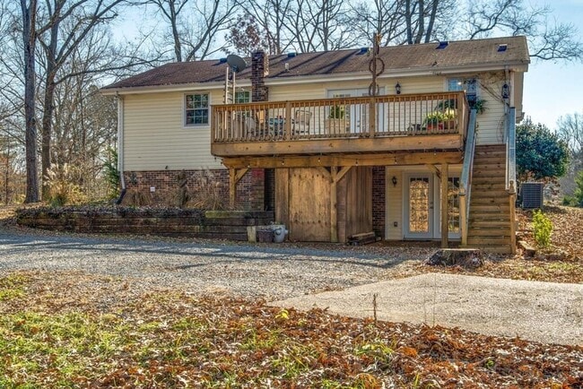 Building Photo - Beautiful home in Fairview