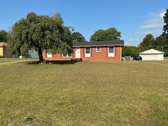 Building Photo - 2802 Thrush Dr