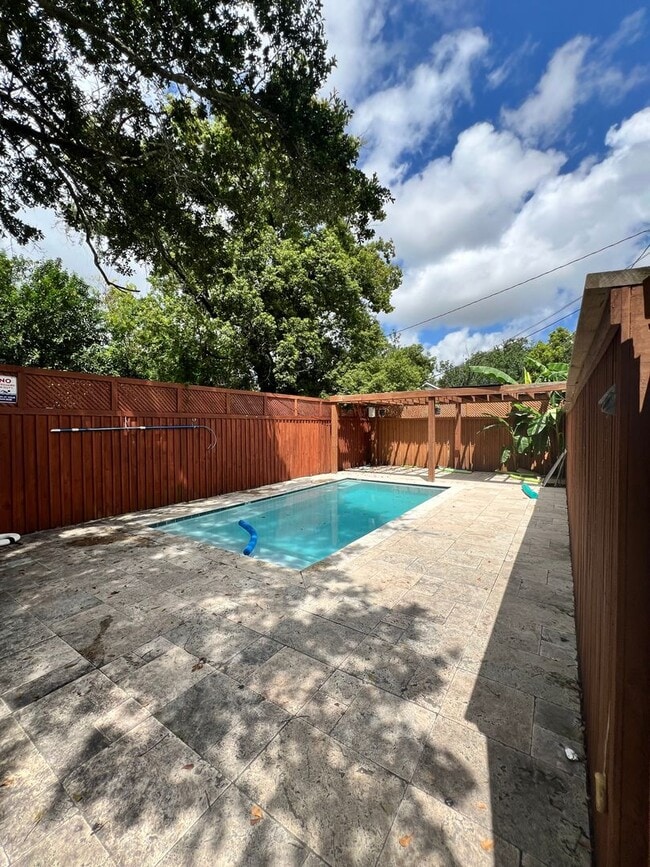 Building Photo - 2bd/1ba with New Appliances Near Campus Text 510-631-1171