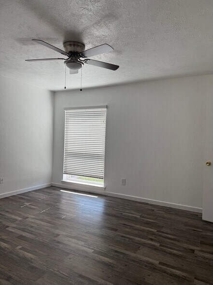 Building Photo - 4317 Hartford St