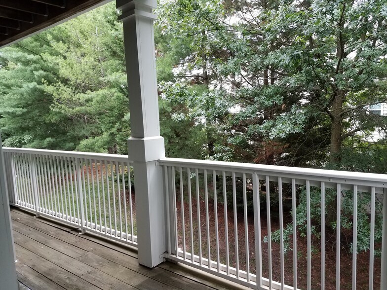 Building Photo - 1701 Lake Shore Crest Dr