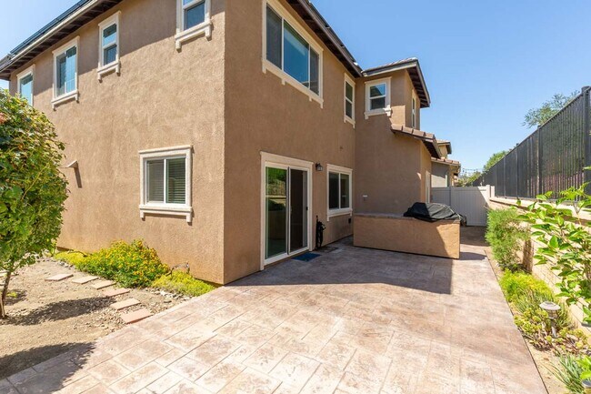 Building Photo - 4 Bed, 3 Bath - Fallbrook Single Family Home