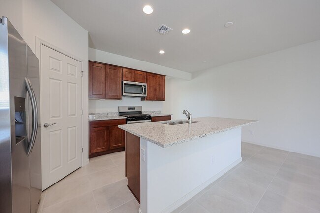 Building Photo - 3 bedroom + Den in Asante community