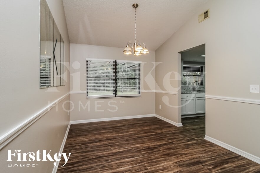 Building Photo - 836 Sylvia Dr