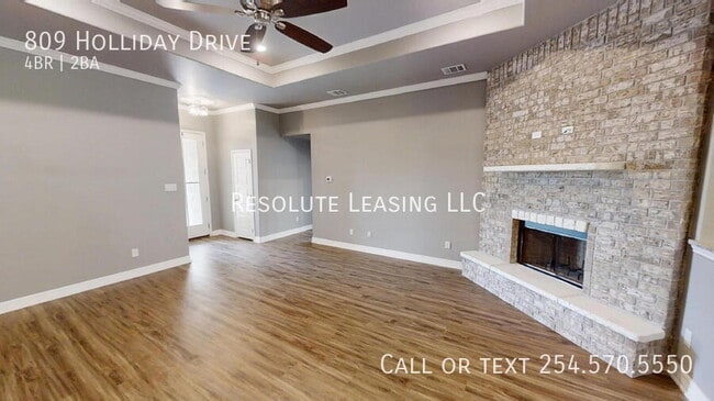 Building Photo - 809 Holliday Dr