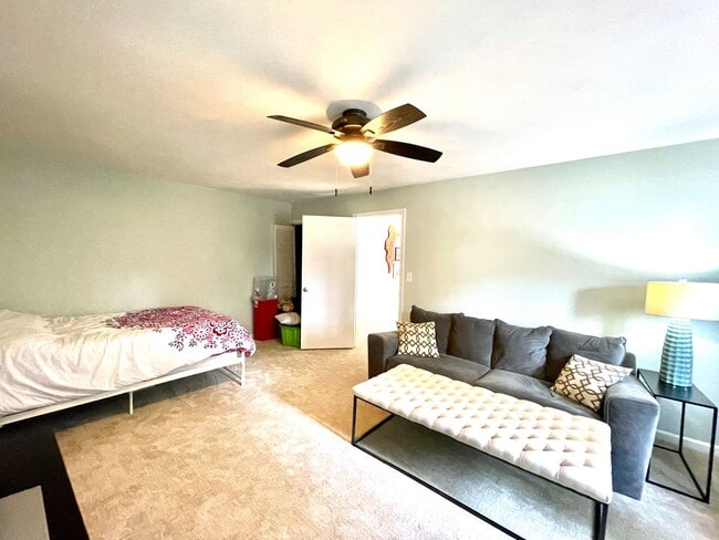 Building Photo - Spacious 6 bedroom home in Virginia Beach