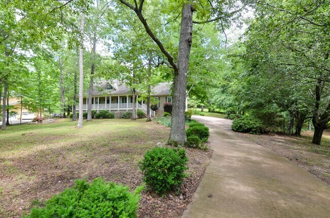Building Photo - 205 Hidden Trace Dr