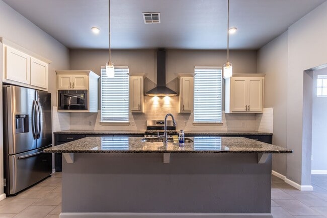 Building Photo - Single Family Home