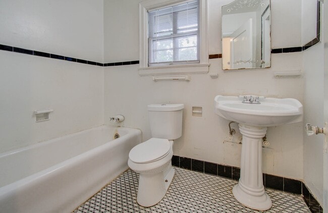 Building Photo - 1428 Wentworth St