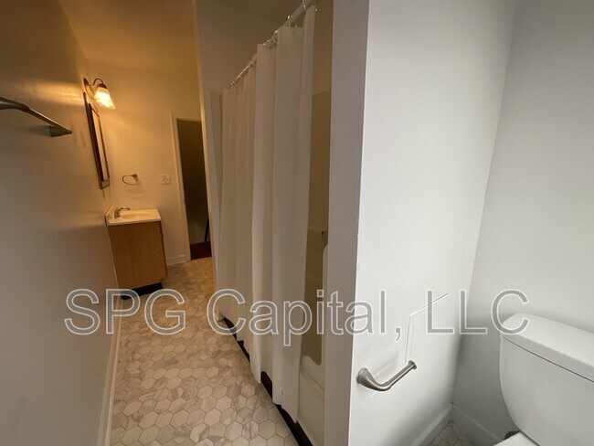 Building Photo - 213 Jefferson Ave