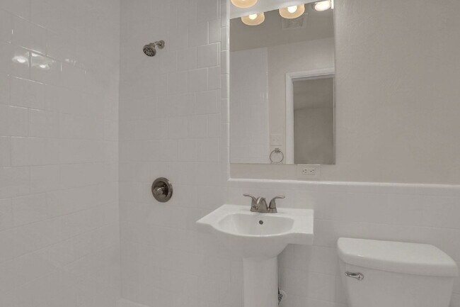 Building Photo - 214 Cheyenne Blvd