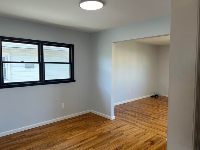 Building Photo - 56 Isabella Ave