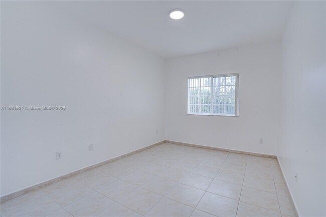 Building Photo - 7200 NW 114th Ave
