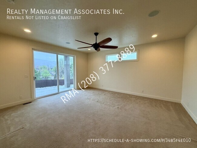 Building Photo - 2552 E Boise Ave