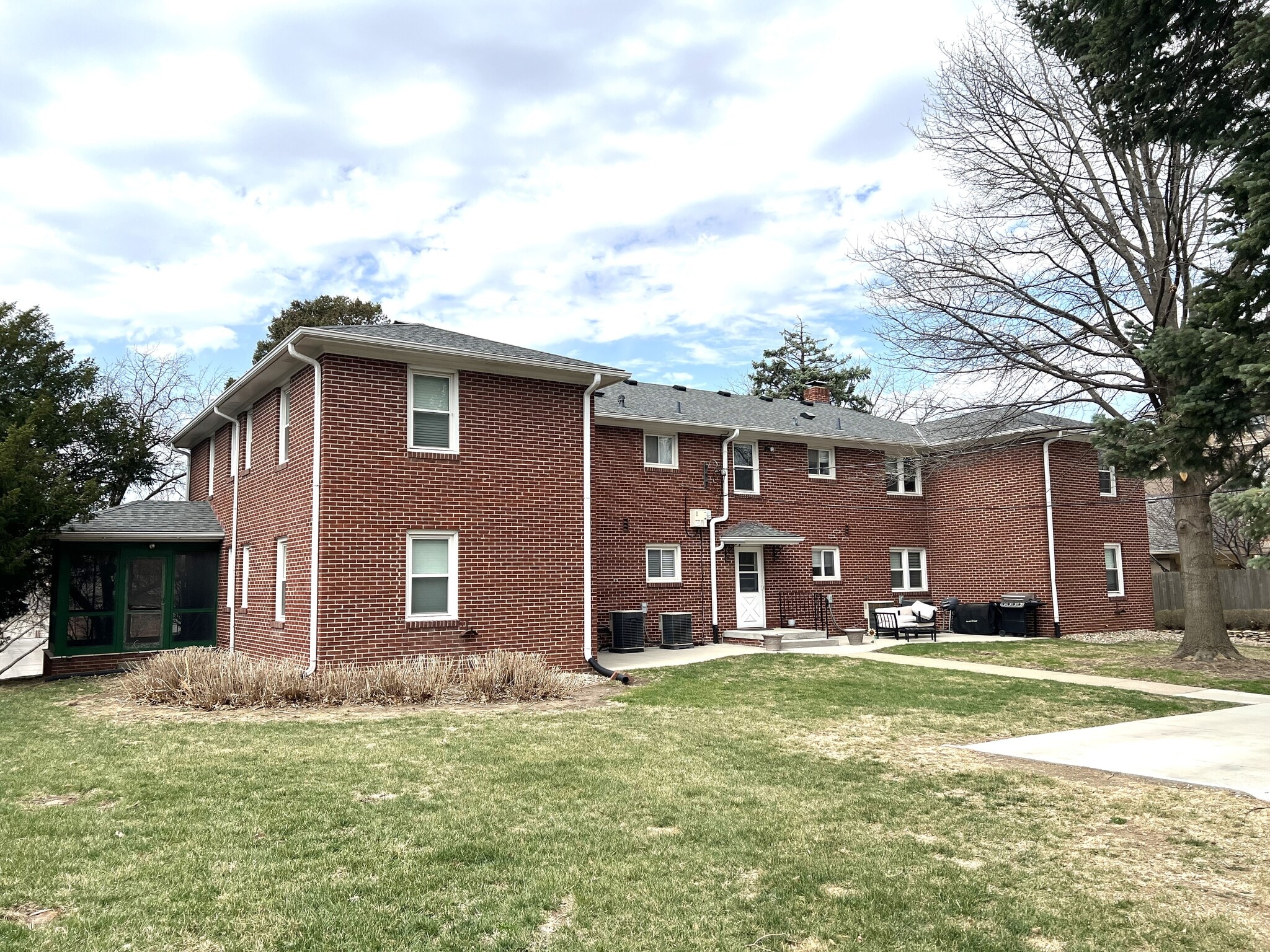 Rear - 615 S 38th St