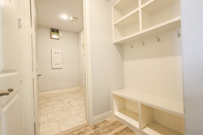 Building Photo - 317 Monument Hill Dr