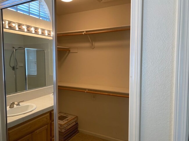 Building Photo - 4 bedroom single story in Manteca!