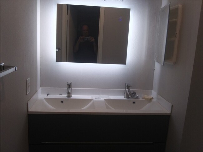 Building Photo - 9411 Bassoon Dr