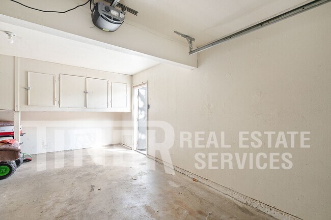 Building Photo - 243 Breuner Dr