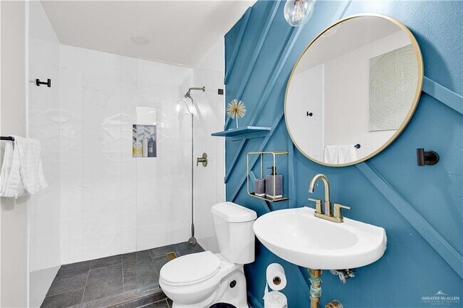 Building Photo - 600 E Bell Ave