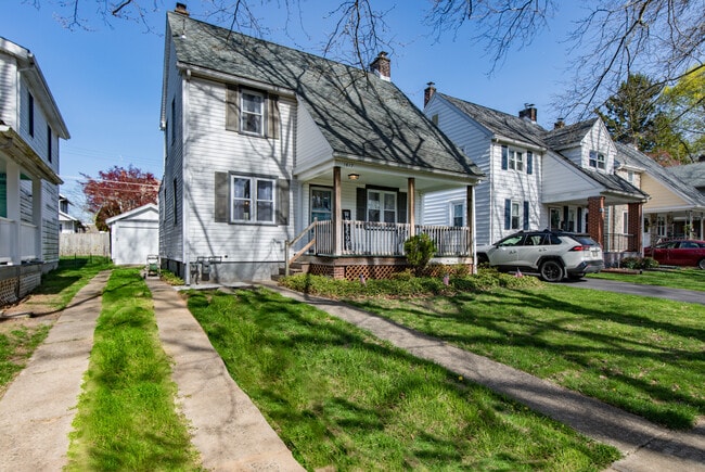 Building Photo - 1617 Cloverleaf St