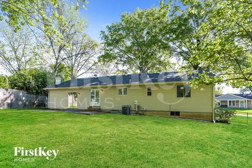 Building Photo - 125 Lake Point Dr