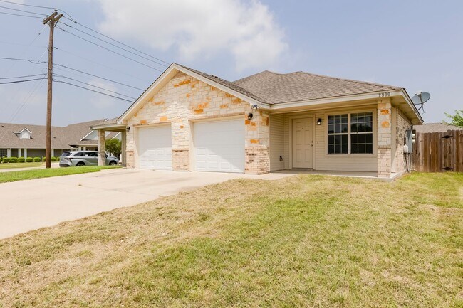 Building Photo - 2930 Saulsbury Dr