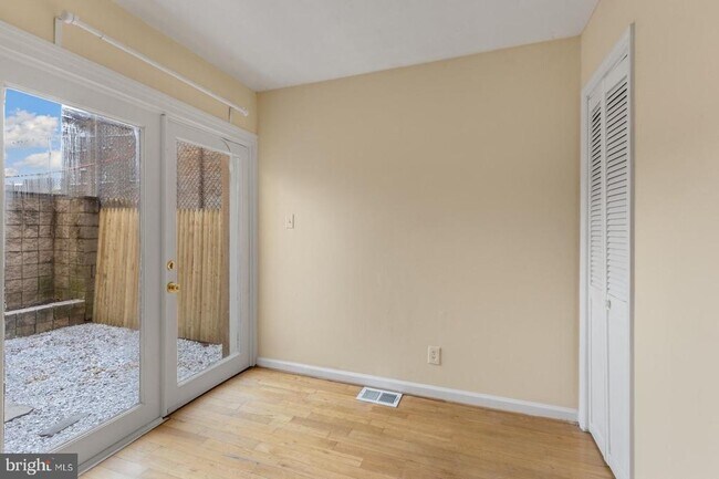 Building Photo - 711 S 5th St