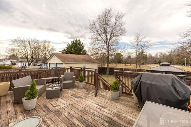 Building Photo - 165 MacArthur Ave